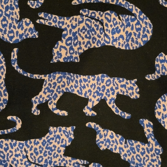 LuLaRoe 3XL Retired Classic T Pink/Blue/Black Leopard Print - Picture 3 of 6